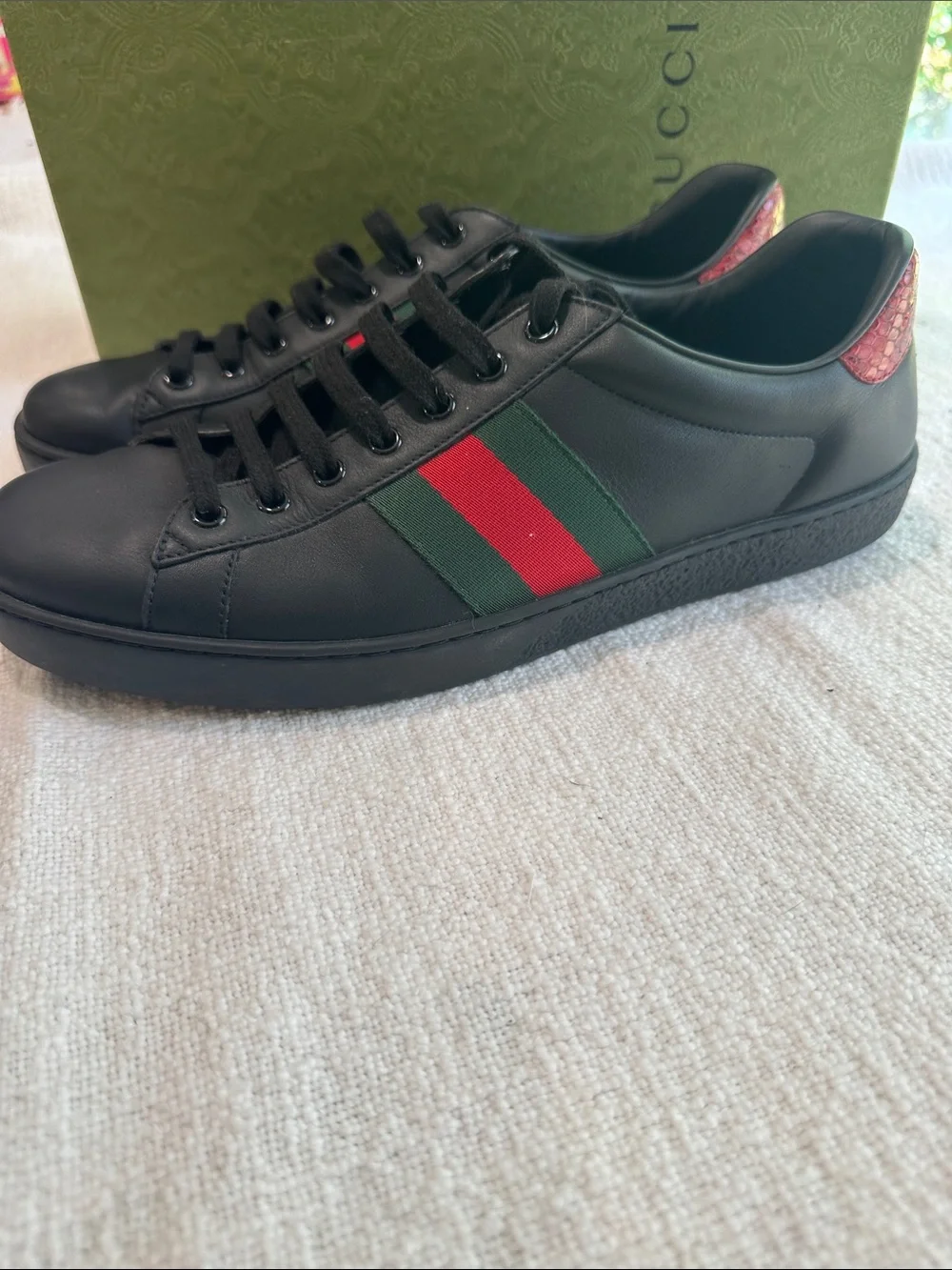 Gucci Black Leather Low-Top Sneakers with Red & Green Web